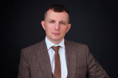 Ваш консультант — Руслан Канцырев